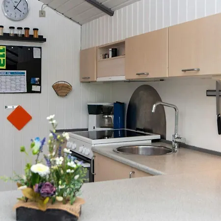 4 Person In Hemmet-by Traum Hemmet
